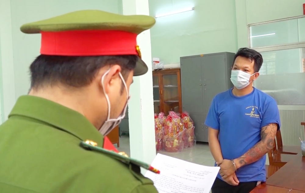 Khởi tố, bắt tạm giam đối tượng đánh cán bộ Công an tại An Giang Khởi tố, bắt tạm giam đối tượng đánh cán bộ Công an tại An Giang