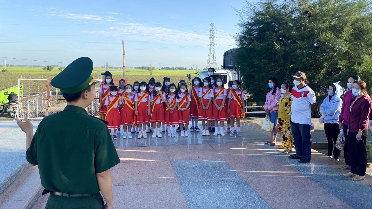 An Giang: Tuyên truyền về chủ quyền, an ninh biên giới cho học sinh An Giang: Tuyên truyền về chủ quyền, an ninh biên giới cho học sinh