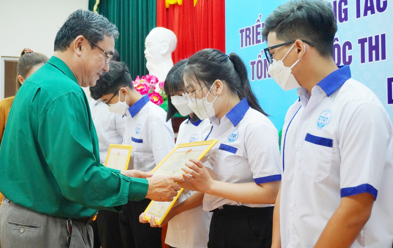 Phó Chủ tịch Liên hiệp Cần Thơ đạt giải nhất Cuộc thi “Tìm hiểu pháp luật về phòng, chống dịch bệnh COVID-19” Phó Chủ tịch Liên hiệp Cần Thơ đạt giải nhất Cuộc thi “Tìm hiểu pháp luật về phòng, chống dịch bệnh COVID-19”