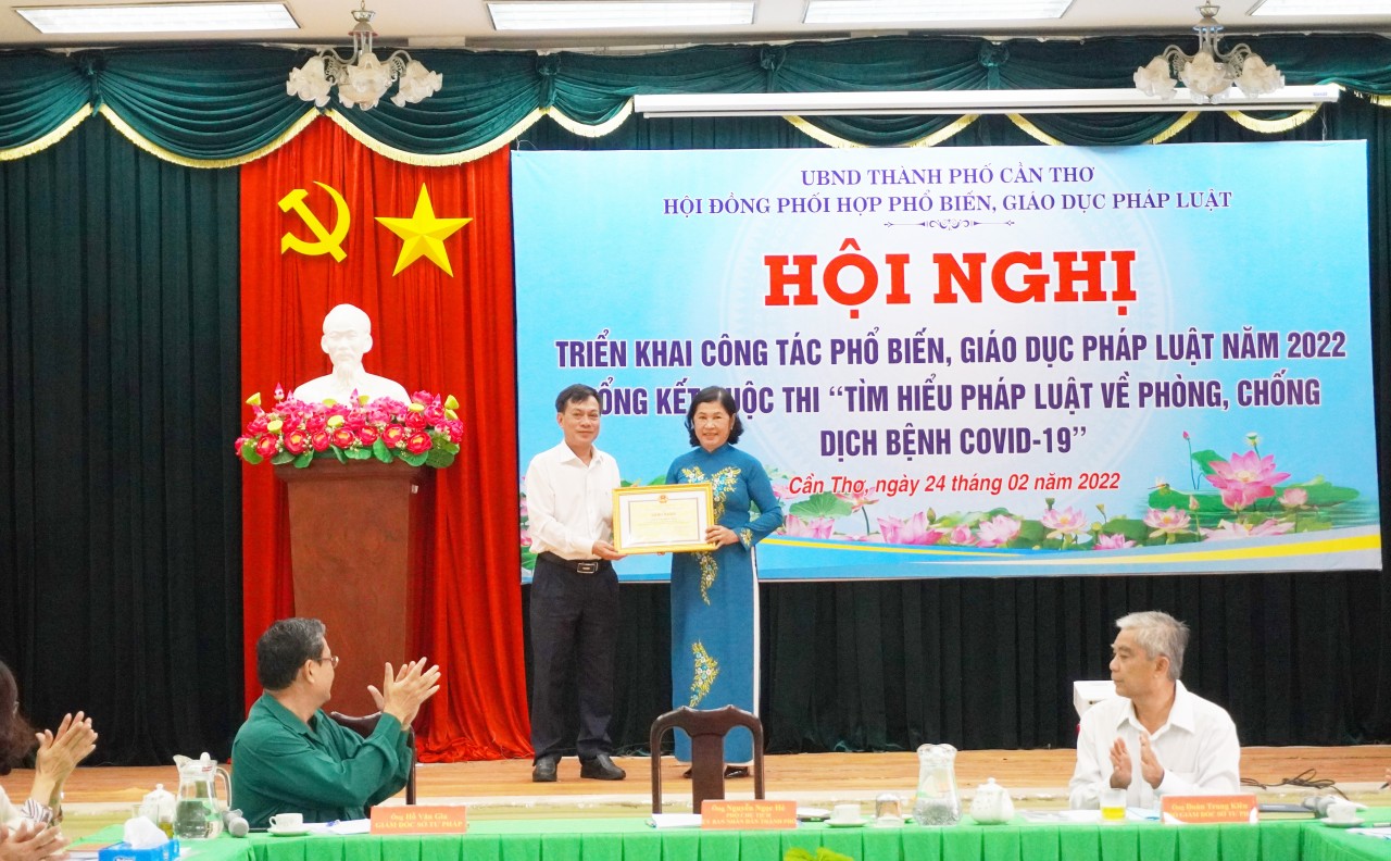 Phó Chủ tịch Liên hiệp Cần Thơ đạt giải nhất Cuộc thi “Tìm hiểu pháp luật về phòng, chống dịch bệnh COVID-19” Phó Chủ tịch Liên hiệp Cần Thơ đạt giải nhất Cuộc thi “Tìm hiểu pháp luật về phòng, chống dịch bệnh COVID-19”