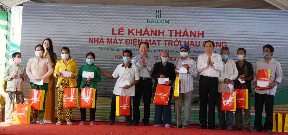 Nhà máy Điện mặt trời đầu tiên tại Hậu Giang đi vào hoạt động Nhà máy Điện mặt trời đầu tiên tại Hậu Giang đi vào hoạt động