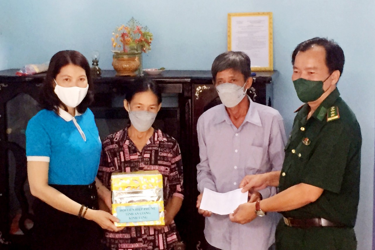 An Giang trao tặng “Mái ấm biên cương” cho phụ nữ nghèo An Giang trao tặng “Mái ấm biên cương” cho phụ nữ nghèo