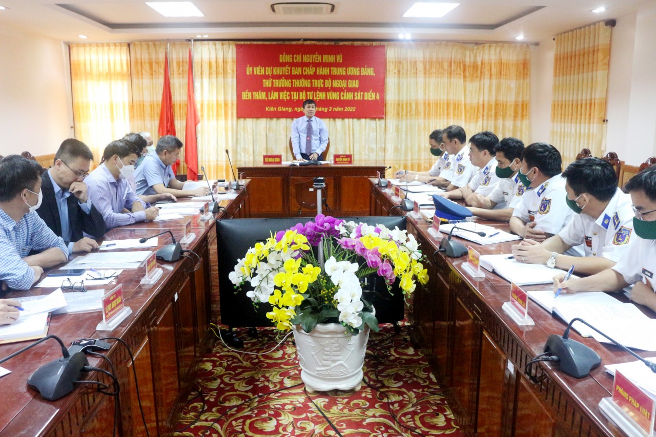 Lãnh đạo Bộ Ngoại giao đến thăm Bộ Tư lệnh Vùng Cảnh sát biển 4 Lãnh đạo Bộ Ngoại giao đến thăm Bộ Tư lệnh Vùng Cảnh sát biển 4