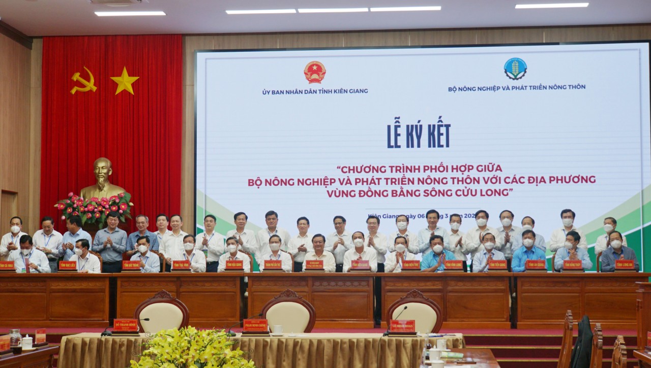 Thủ tướng Phạm Minh Chính yêu cầu tư duy đột phá, tầm nhìn chiến lược thúc đẩy phát triển ĐBSCL Thủ tướng Phạm Minh Chính yêu cầu tư duy đột phá, tầm nhìn chiến lược thúc đẩy phát triển ĐBSCL