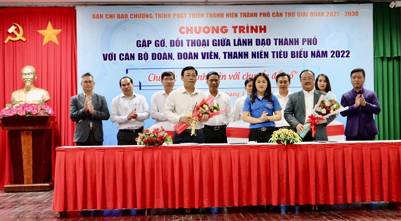 Cần Thơ đối thoại với đoàn viên, thanh niên về chuyển đổi số Cần Thơ đối thoại với đoàn viên, thanh niên về chuyển đổi số