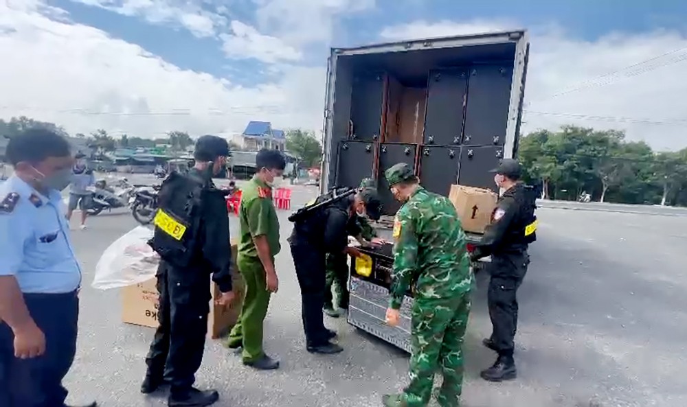An Giang: Liên tiếp bắt nhiều xe tải vận chuyển hàng hóa không rõ nguồn gốc khu vực biên giới