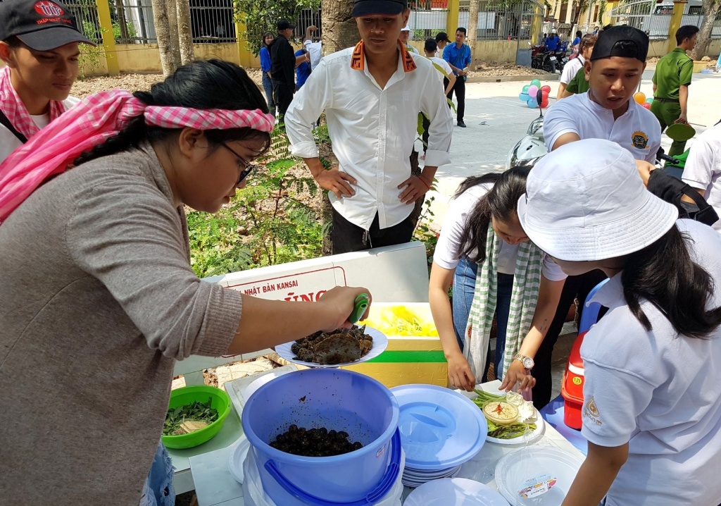 Đồng Tháp: Thị xã vùng biên Hồng Ngự giao lưu hữu nghị với lưu học sinh Campuchia dong thap thi xa vung bien hong ngu giao luu huu nghi voi luu hoc sinh campuchia