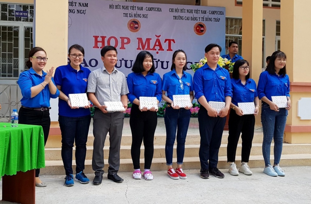Đồng Tháp: Thị xã vùng biên Hồng Ngự giao lưu hữu nghị với lưu học sinh Campuchia dong thap thi xa vung bien hong ngu giao luu huu nghi voi luu hoc sinh campuchia