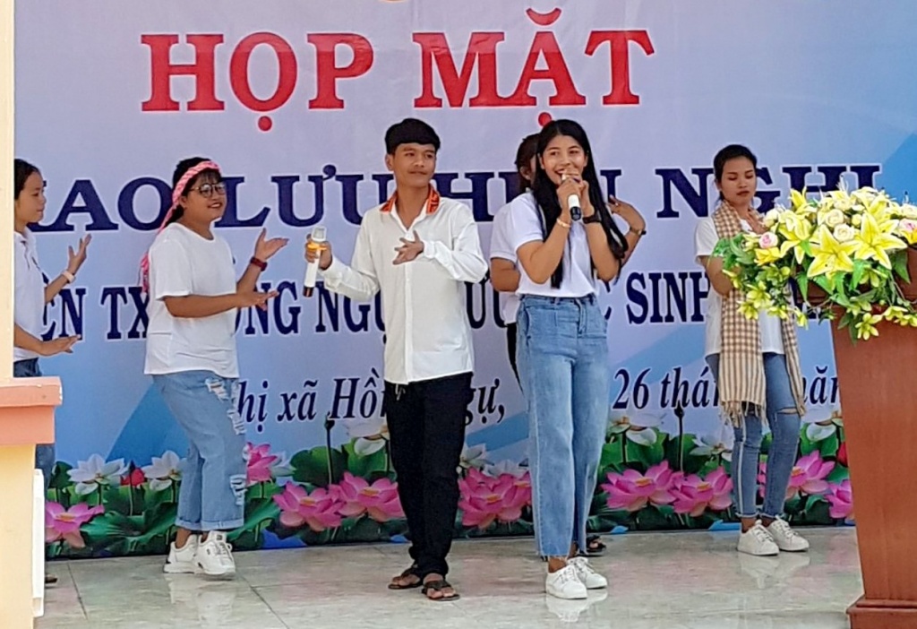 Đồng Tháp: Thị xã vùng biên Hồng Ngự giao lưu hữu nghị với lưu học sinh Campuchia dong thap thi xa vung bien hong ngu giao luu huu nghi voi luu hoc sinh campuchia