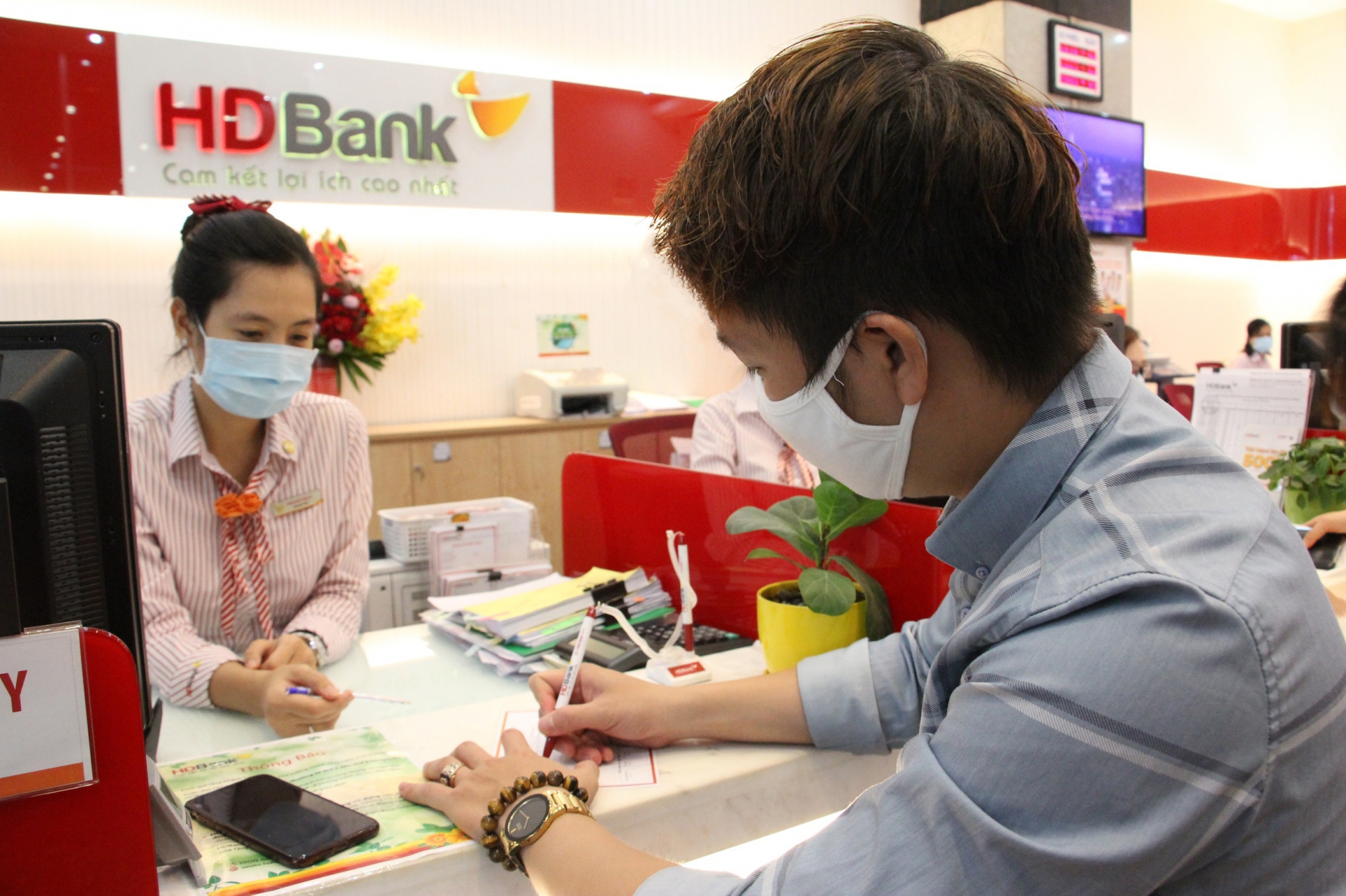 hdbank an han thoi gian tra no goc cua khach hang trong mua dich