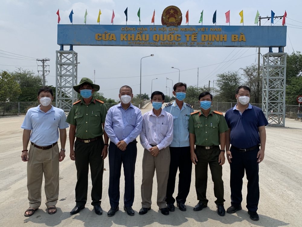 Đồng Tháp: Tiếp tục hỗ trợ 200 triệu đồng cho người dân Campuchia phòng chống dịch Covid-19 Đồng Tháp: Tiếp tục hỗ trợ 200 triệu đồng cho người dân Campuchia phòng chống dịch Covid-19