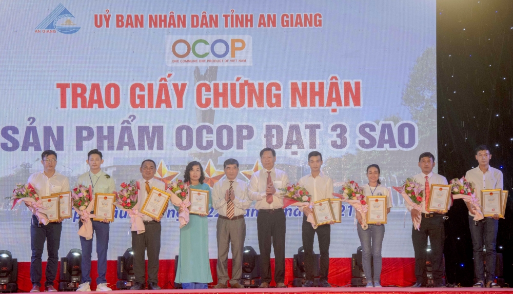 An Giang: khai mạc Ngày hội sản phẩm OCOP và hàng hóa đặc trưng các tỉnh, thành năm 2021 An Giang: khai mạc Ngày hội sản phẩm OCOP và hàng hóa đặc trưng các tỉnh, thành năm 2021