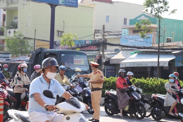 Cần Thơ: Ra quân kiểm tra, tuyên truyền đeo khẩu trang nơi công cộng phòng dịch Covid-19 Cần Thơ: Ra quân kiểm tra, tuyên truyền đeo khẩu trang nơi công cộng phòng dịch Covid-19