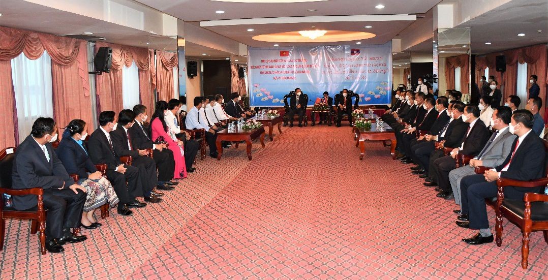 Lãnh đạo tỉnh Cà Mau thăm, chúc Tết cổ truyền Bunpimay tại tỉnh Khăm Muộn (Lào)