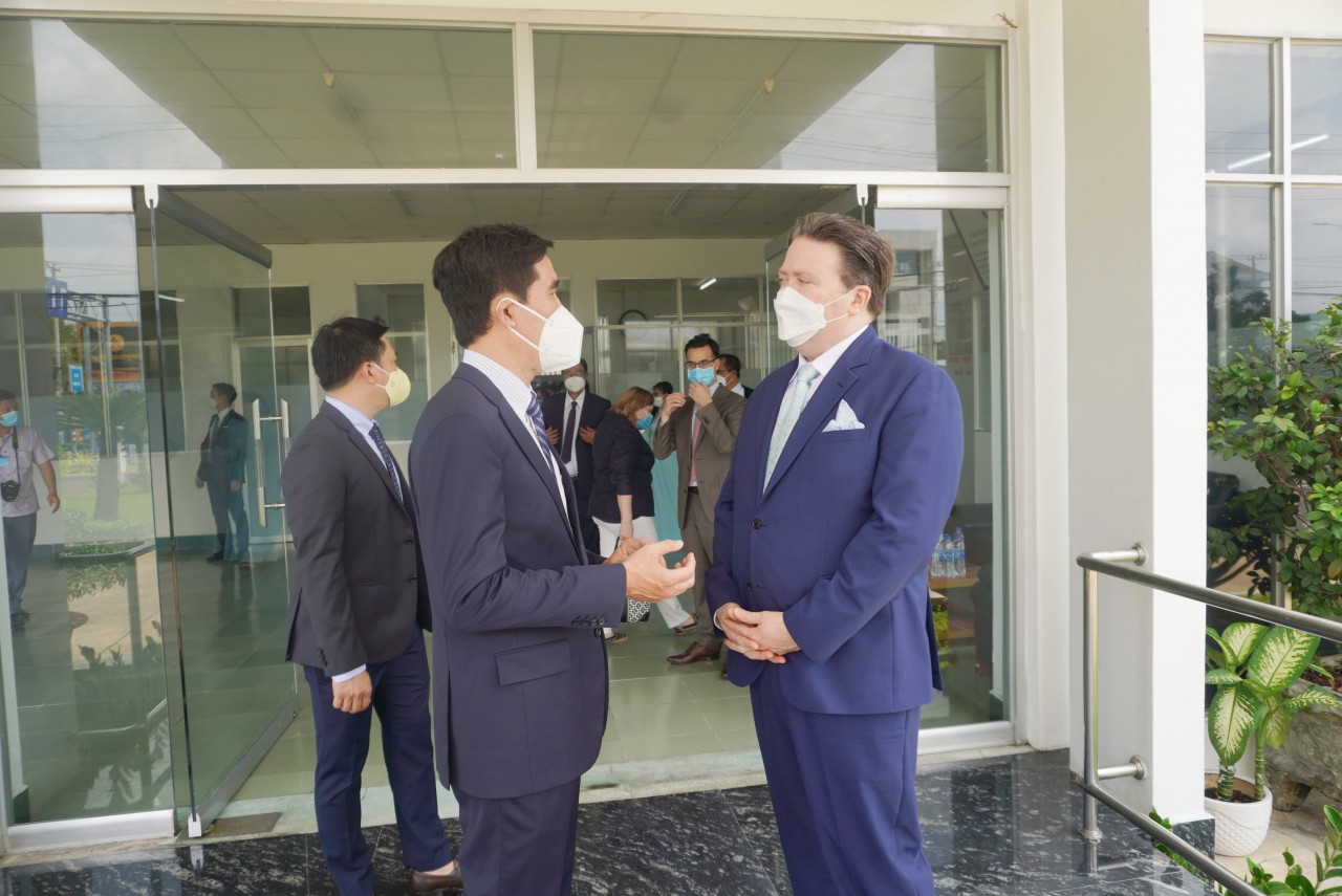 Tân Đại sứ Hoa Kỳ lạc quan về cơ hội hợp tác của Vinamilk tại Mỹ Tân Đại sứ Hoa Kỳ lạc quan về cơ hội hợp tác của Vinamilk tại Mỹ