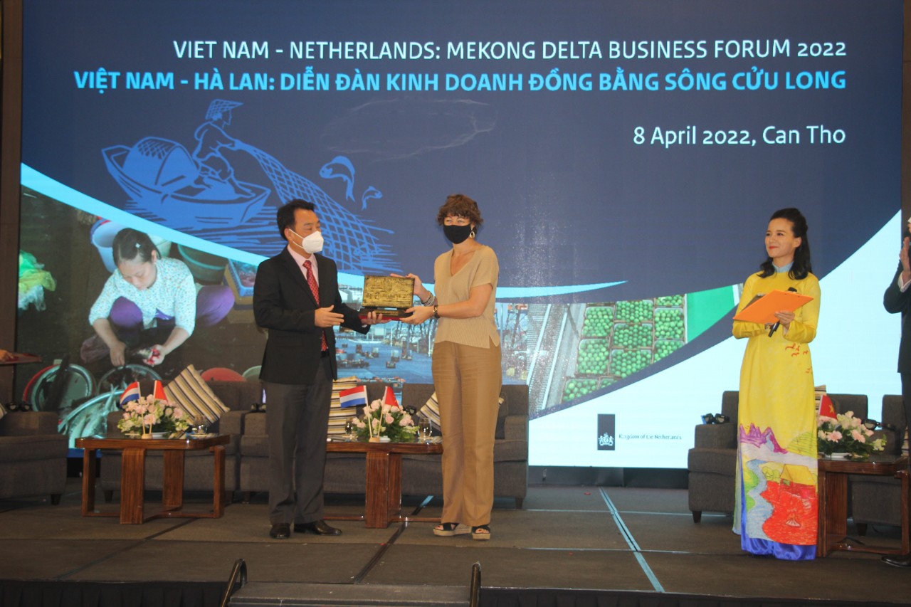 Giới thiệu các giải pháp của Hà Lan để giải quyết thách thức ở đồng bằng sông Cửu Long Giới thiệu các giải pháp của Hà Lan để giải quyết thách thức ở đồng bằng sông Cửu Long