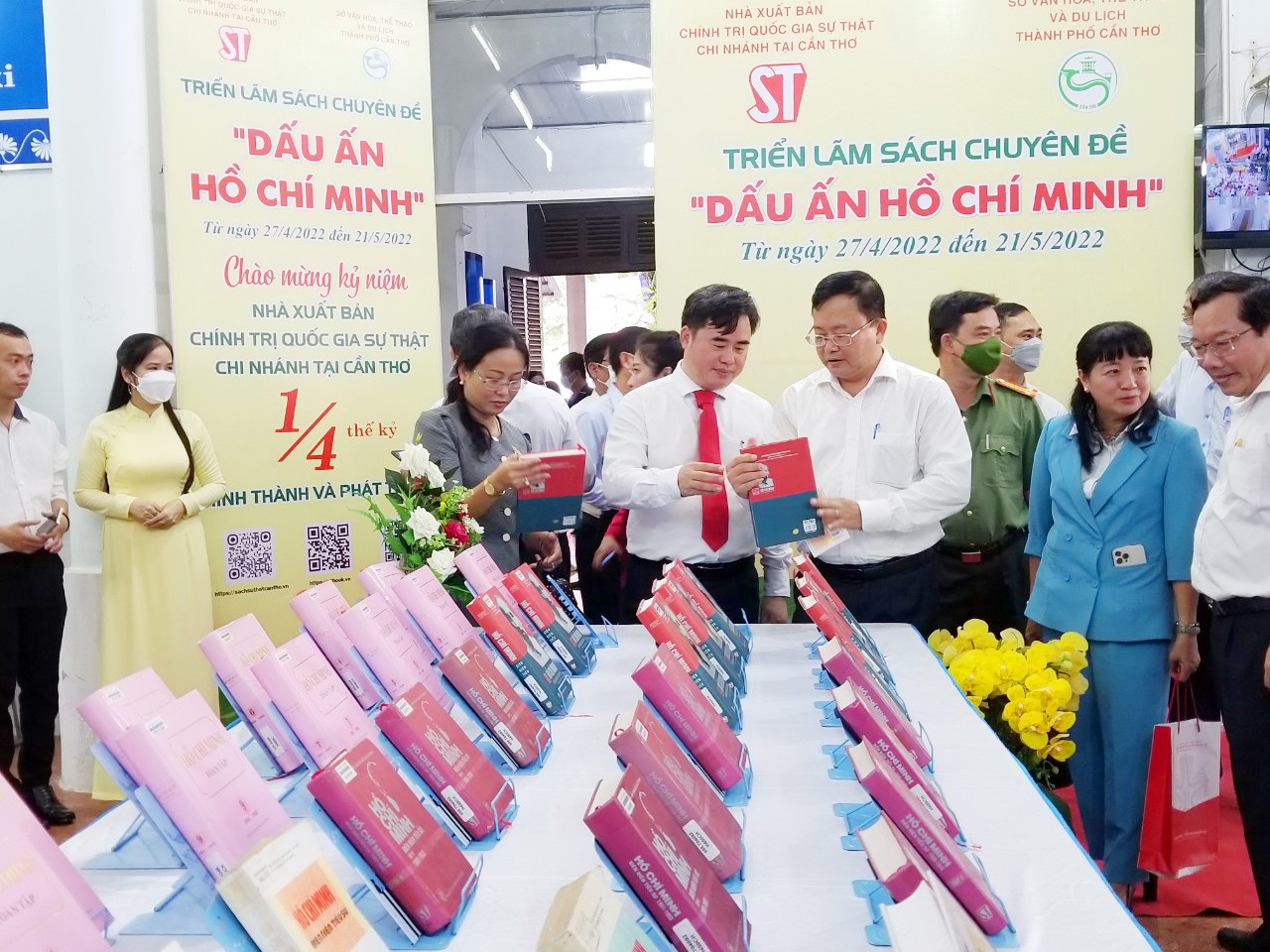 Cần Thơ: khai mạc triển lãm sách chuyên đề “Dấu ấn Hồ Chí Minh” Cần Thơ: khai mạc triển lãm sách chuyên đề “Dấu ấn Hồ Chí Minh”
