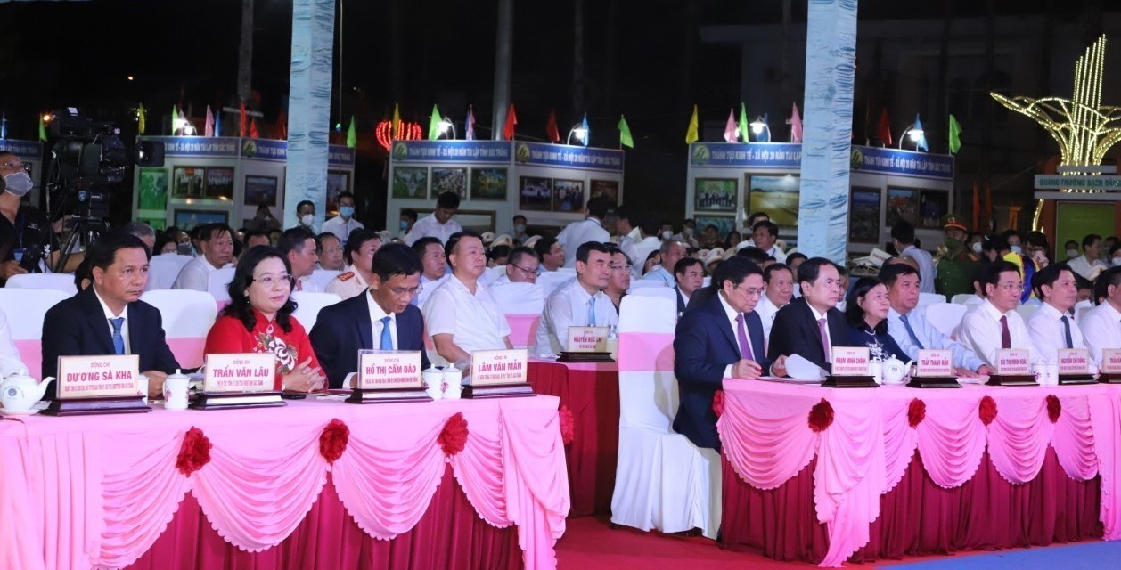 Thủ tướng Phạm Minh Chính: Sóc Trăng cần phát huy ý thức tự lực, tự cường và khát vọng vươn lên Thủ tướng Phạm Minh Chính: Sóc Trăng cần phát huy ý thức tự lực, tự cường và khát vọng vươn lên