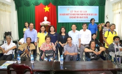 400 nguoi cao tuoi can tho duoc kham mat cung cap kinh lao