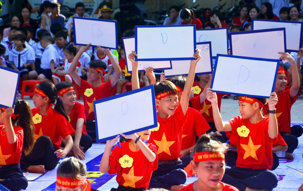 Cảnh sát biển đồng hành cùng ngư dân xã đảo vươn khơi bám biển canh sat bien dong hanh cung ngu dan xa dao vuon khoi bam bien