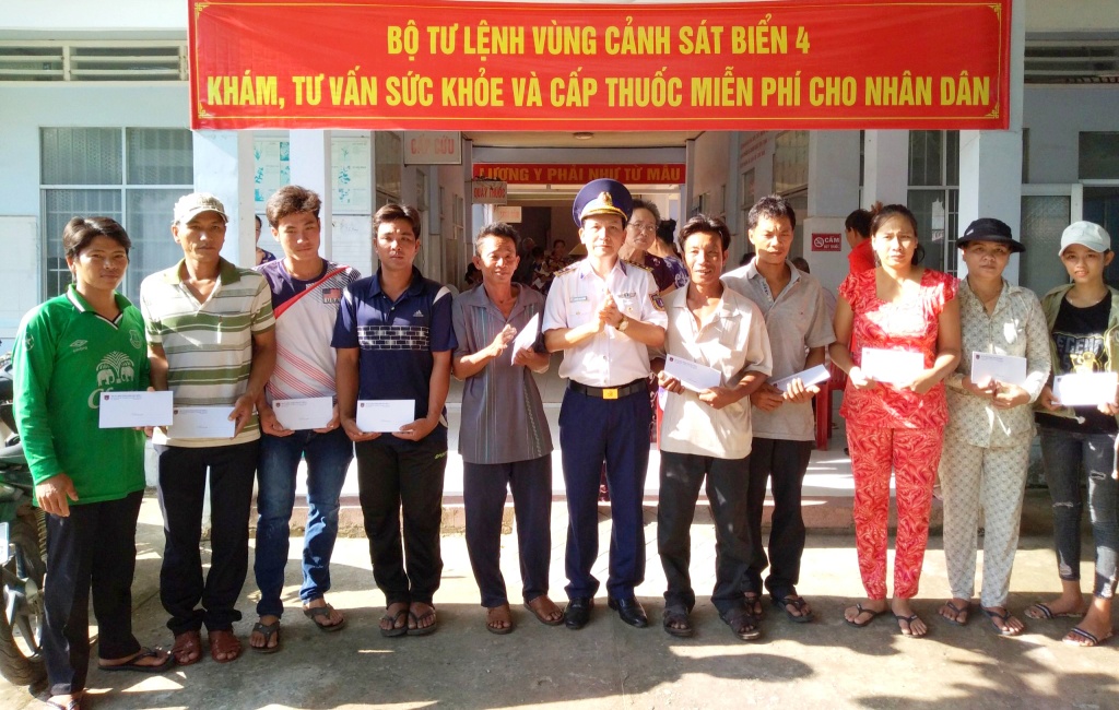 Cảnh sát biển đồng hành cùng ngư dân xã đảo vươn khơi bám biển canh sat bien dong hanh cung ngu dan xa dao vuon khoi bam bien