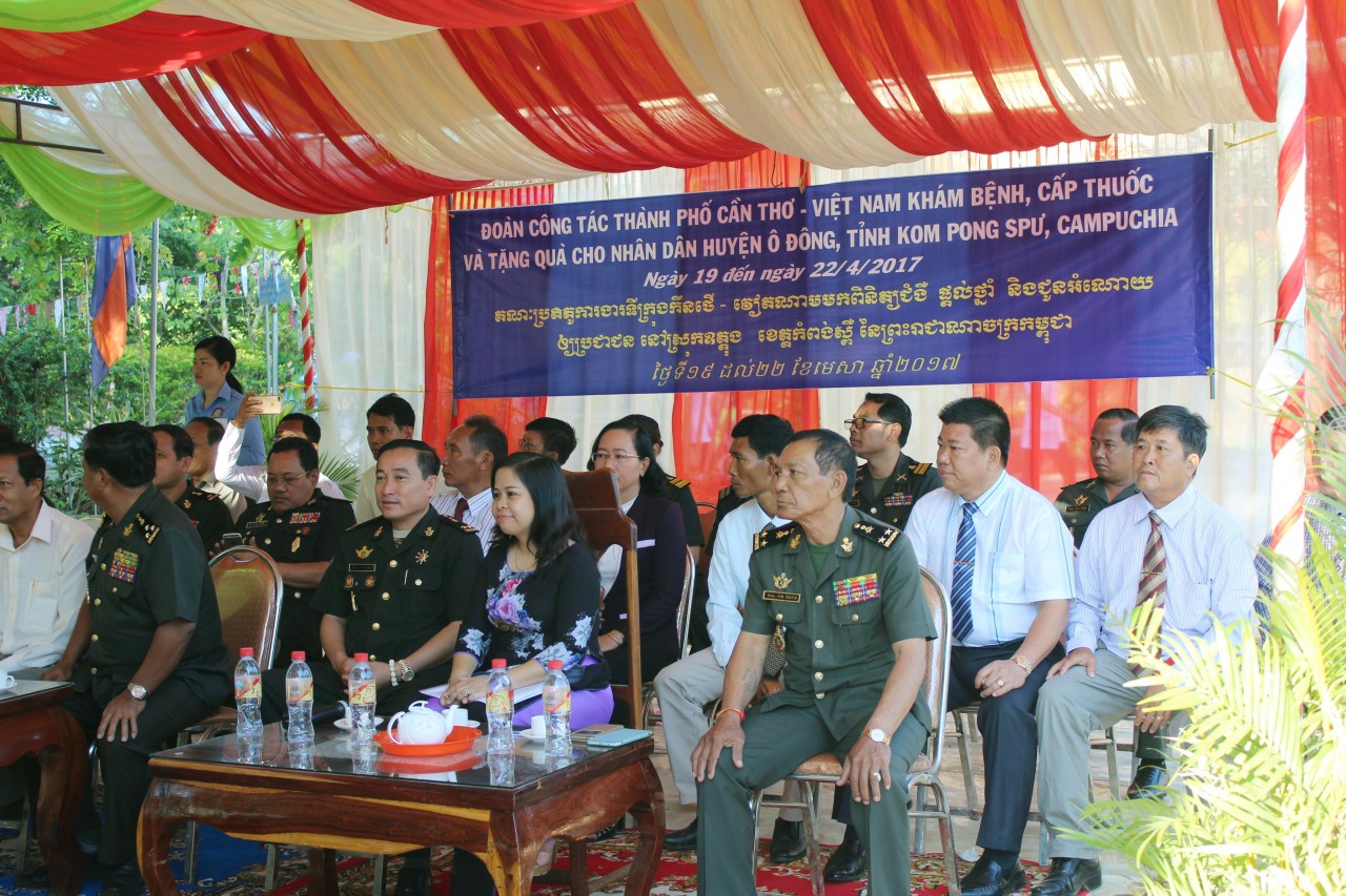 4.000 người dân huyện Romeas Haek, tỉnh Svay Rieng, Vương Quốc Campuchia sẽ được khám bệnh, phát thuốc miễn phí