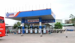xe guong nam cho hang chuc hanh khach boc chay tren quoc lo trong dem