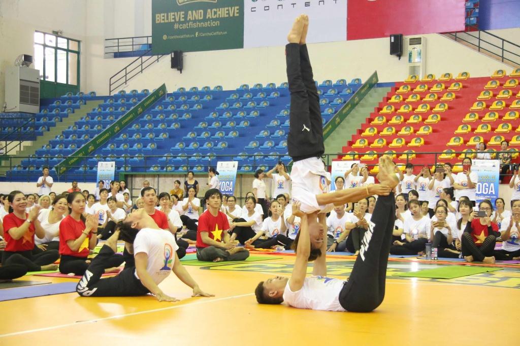 tren 700 nguoi tham du ngay quoc te yoga tai can tho