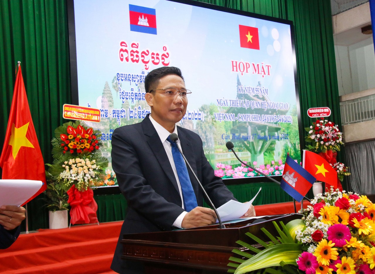 Thắt chặt thêm tình đoàn kết, hữu nghị truyền thống Việt Nam - Campuchia Thắt chặt thêm tình đoàn kết, hữu nghị truyền thống Việt Nam - Campuchia