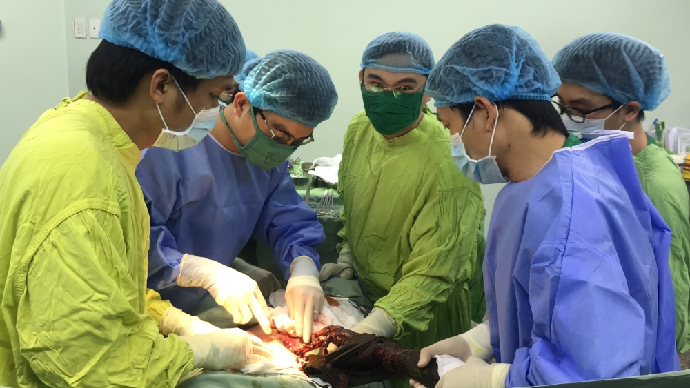 Cần Thơ: Cứu sống bệnh nhân bị cọc bần dài 80cm đâm xuyên vùng hạ vị Cần Thơ: Cứu sống bệnh nhân bị cọc bần dài 80cm đâm xuyên vùng hạ vị