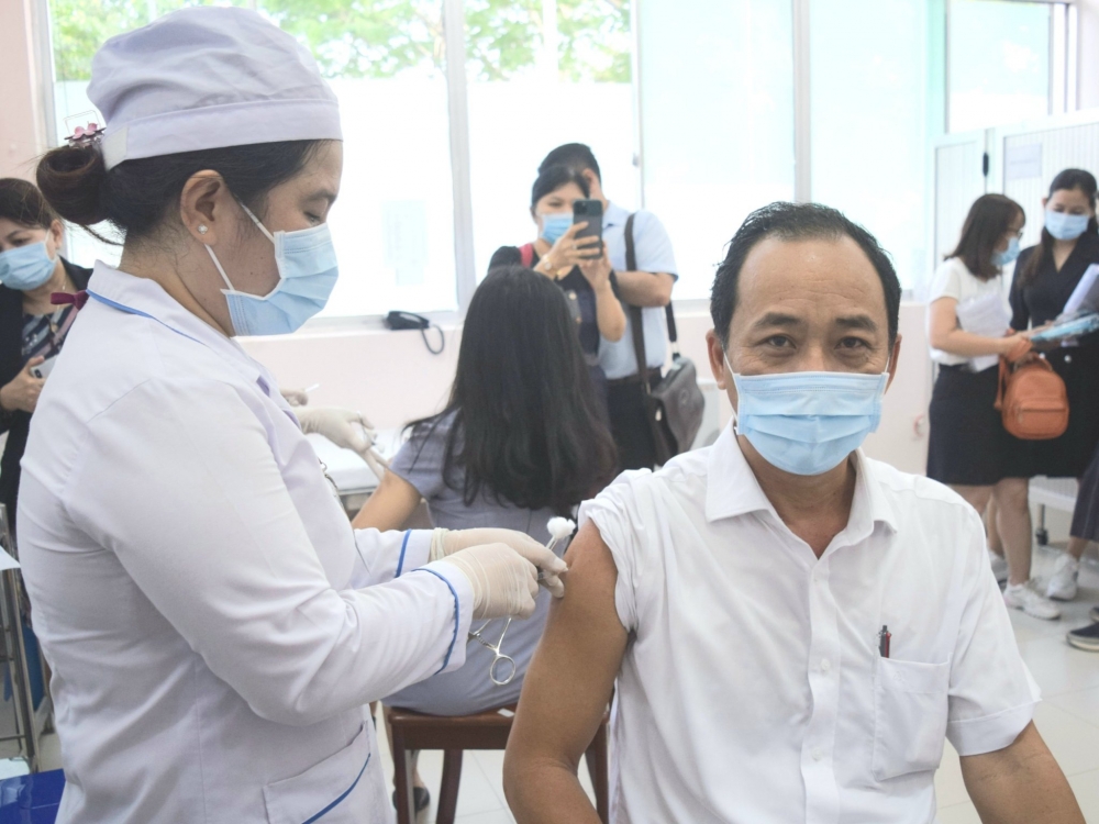 Cần Thơ đề nghị Bộ Y tế ưu tiên phân bổ khẩn 1 triệu liều vắc xin phòng COVID-19 Cần Thơ đề nghị Bộ Y tế ưu tiên phân bổ khẩn 1 triệu liều vắc xin phòng COVID-19