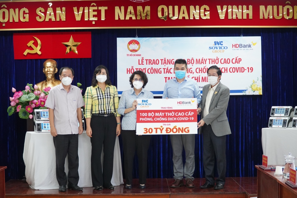 Tập đoàn Sovico và HDBank tặng 100 máy thở hiện đại cho TP. Hồ Chí Minh Tập đoàn Sovico và HDBank tặng 100 máy thở hiện đại cho TP. Hồ Chí Minh