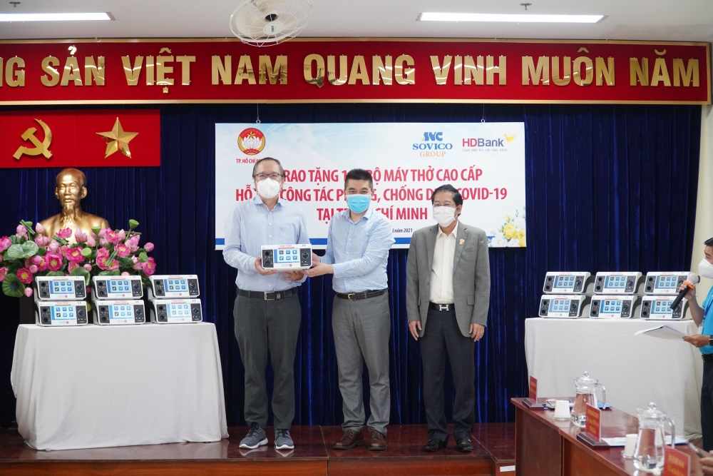 Tập đoàn Sovico và HDBank tặng 100 máy thở hiện đại cho TP. Hồ Chí Minh Tập đoàn Sovico và HDBank tặng 100 máy thở hiện đại cho TP. Hồ Chí Minh