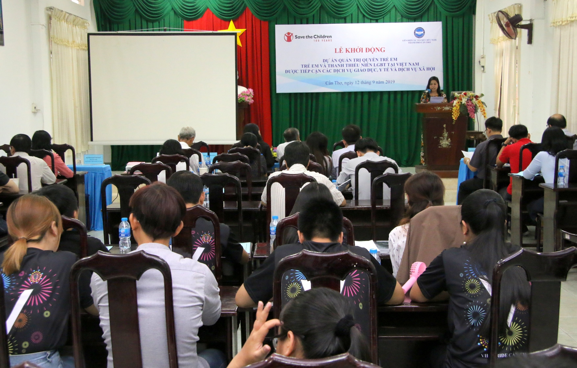 Khởi động dự án hỗ trợ trẻ em và thanh thiếu niên LGBT giai đoạn 2019 -2021 tại Cần Thơ khoi dong du an ho tro tre em va thanh thieu nien lgbt giai doan 2019 2021 tai can tho