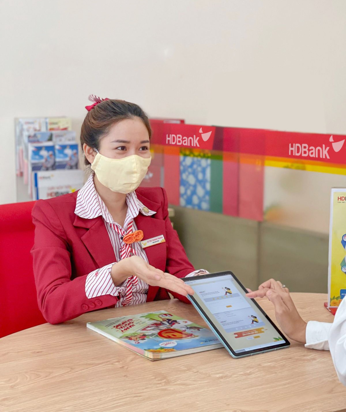HDBank khai thác tối đa ứng dụng số, chuyển đổi mô hình “Làm việc từ xa” HDBank khai thác tối đa ứng dụng số, chuyển đổi mô hình “Làm việc từ xa”