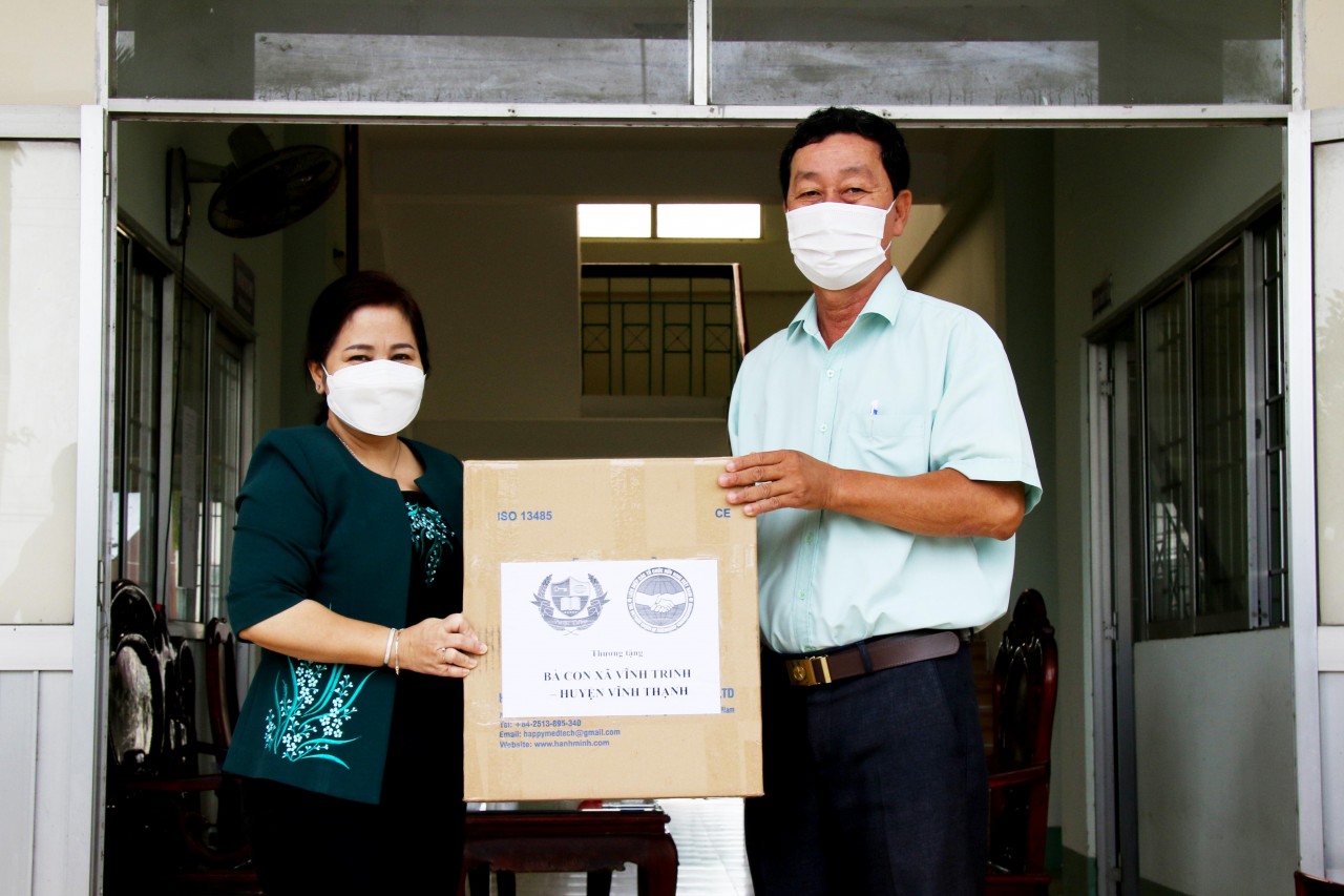 Liên hiệp Cần Thơ trao tặng vật tư y tế cho lực lượng phòng, chống dịch COVID-19 Liên hiệp Cần Thơ trao tặng vật tư y tế cho lực lượng phòng, chống dịch COVID-19