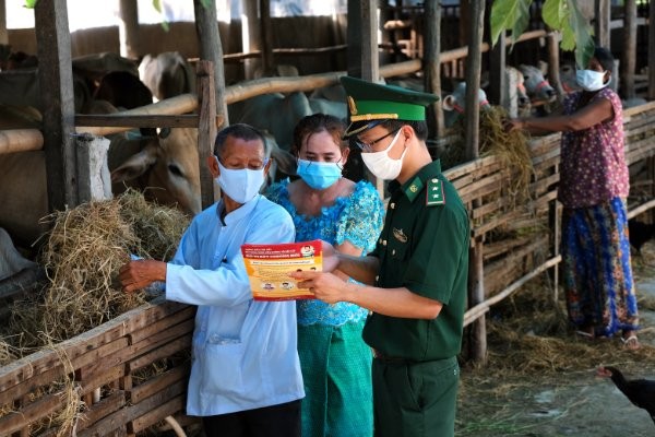 Bộ đội Biên phòng An Giang đồng hành cùng đồng bào dân tộc Khmer vùng biên giới Bộ đội Biên phòng An Giang đồng hành cùng đồng bào dân tộc Khmer vùng biên giới