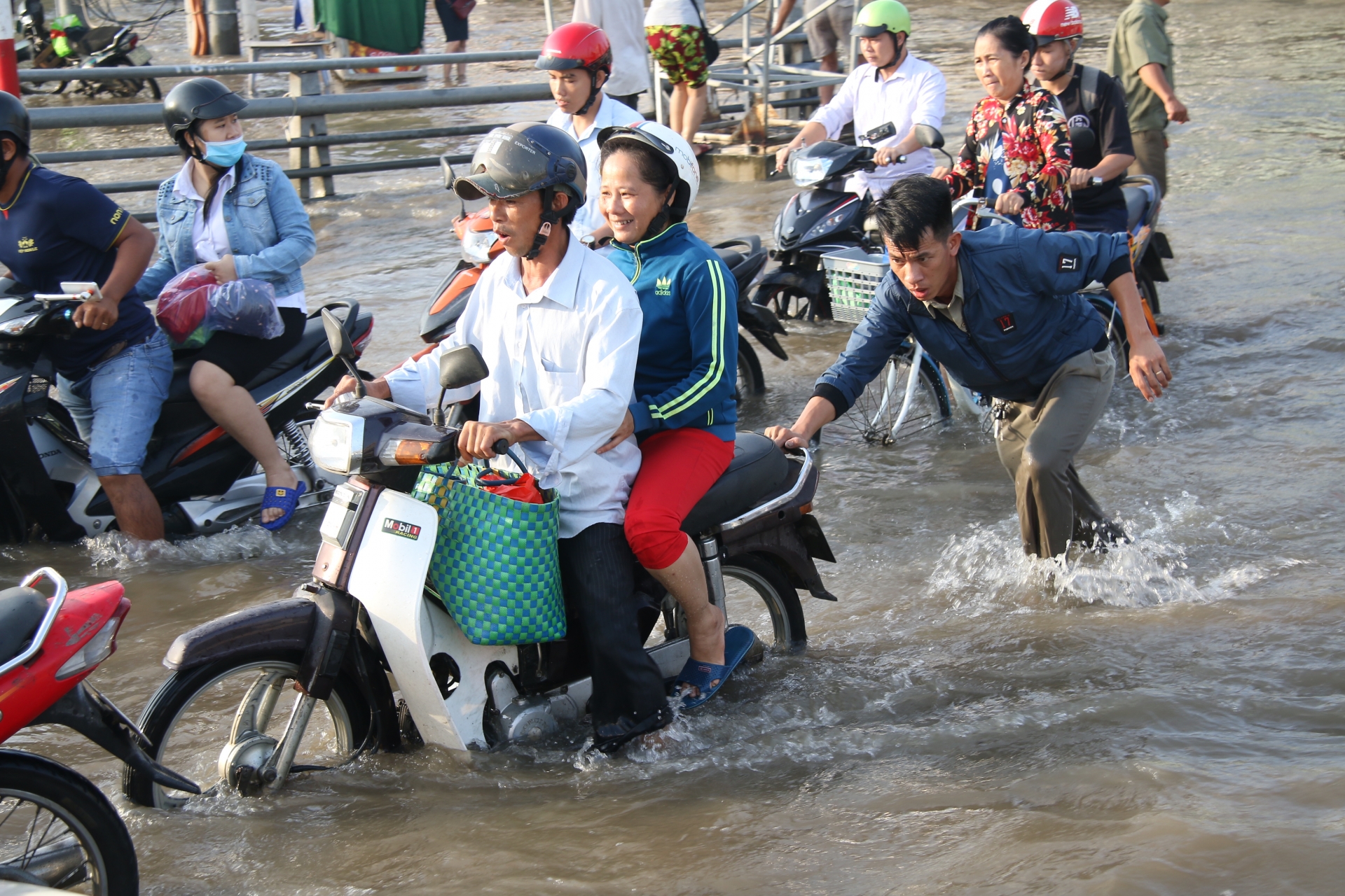 can bo sung hoan thien khung chinh sach ung pho bien doi khi hau