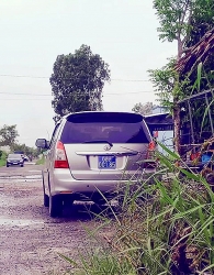 xe o to bien xanh cua lien doan bong da viet nam gay tai nan roi bo chay