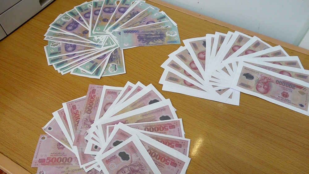 Bắt 3 đối tượng làm và lưu hành trên 28 triệu đồng tiền giả an giang bat 3 doi tuong lam va luu hanh tren 28 trieu dong tien gia