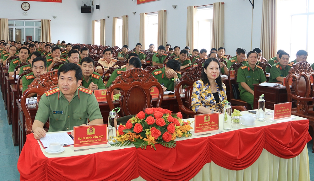 Bộ trưởng Tô Lâm đến thăm và làm việc với Công an tỉnh An Giang Bộ trưởng Tô Lâm đến thăm và làm việc với Công an tỉnh An Giang