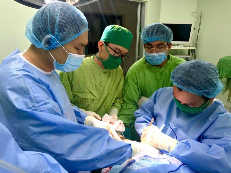 Cần Thơ: Phẫu thuật xuyên đêm cứu bàn tay bị đứt lìa cho bệnh nhân 17 tuổi Cần Thơ: Phẫu thuật xuyên đêm cứu bàn tay bị đứt lìa cho bệnh nhân 17 tuổi