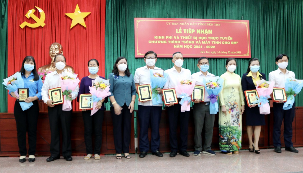 Agribank chi nhánh Bến Tre ủng hộ 150 triệu đồng Chương trình “Sóng và máy tính cho em” Agribank chi nhánh Bến Tre ủng hộ 150 triệu đồng Chương trình “Sóng và máy tính cho em”