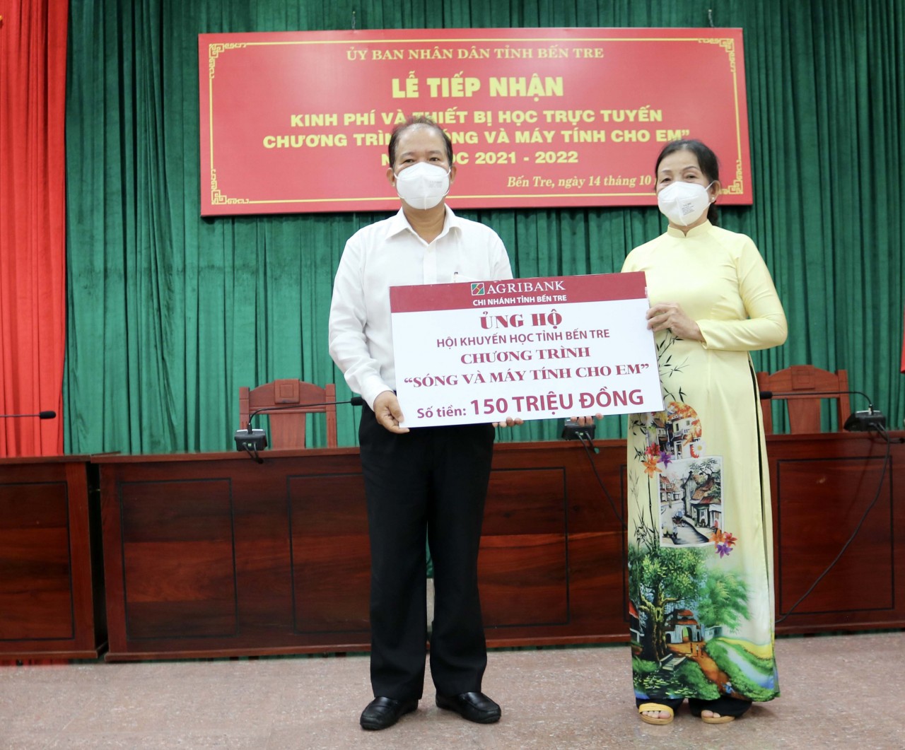 Agribank chi nhánh Bến Tre ủng hộ 150 triệu đồng Chương trình “Sóng và máy tính cho em” Agribank chi nhánh Bến Tre ủng hộ 150 triệu đồng Chương trình “Sóng và máy tính cho em”