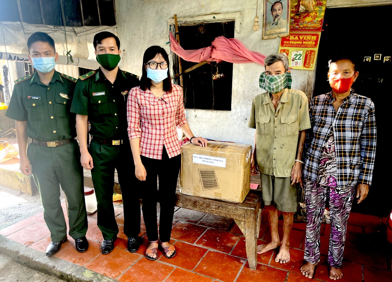 Bộ đội Biên phòng An Giang tổ chức nhiều hoạt động “Đồng hành cùng phụ nữ biên cương” Bộ đội Biên phòng An Giang tổ chức nhiều hoạt động “Đồng hành cùng phụ nữ biên cương”