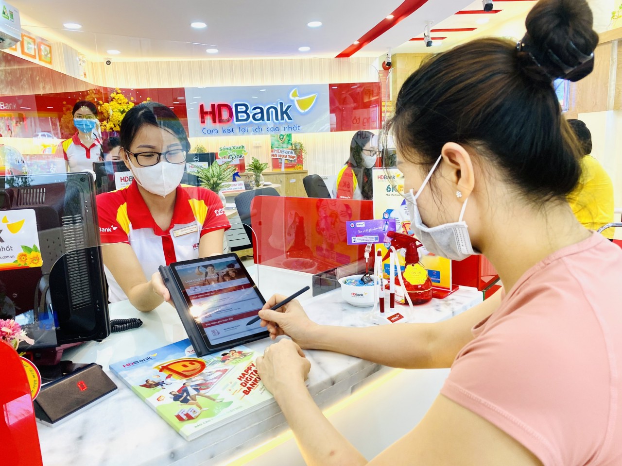 Mua bán ngoại tệ mọi lúc mọi nơi với ứng dụng Ngân hàng số Mua bán ngoại tệ mọi lúc mọi nơi với ứng dụng Ngân hàng số