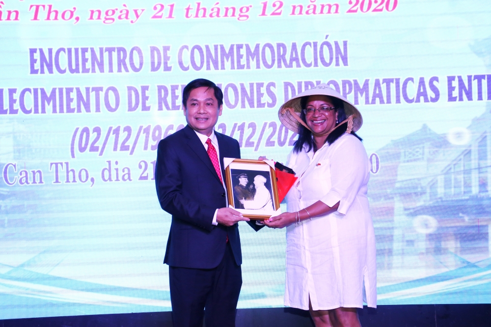 Cần Thơ tổ chức họp mặt kỷ niệm 60 năm thiết lập quan hệ ngoại giao Việt Nam - Cuba Cần Thơ tổ chức họp mặt kỷ niệm 60 năm thiết lập quan hệ ngoại giao Việt Nam - Cuba