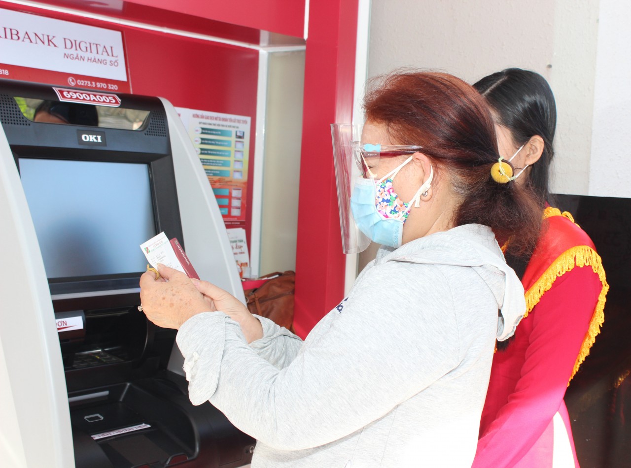 Agribank Tiền Giang: Khai trương đưa vào hoạt động 2 CDM Agribank Digital – Auto Banking Agribank Tiền Giang: Khai trương đưa vào hoạt động 2 CDM Agribank Digital – Auto Banking