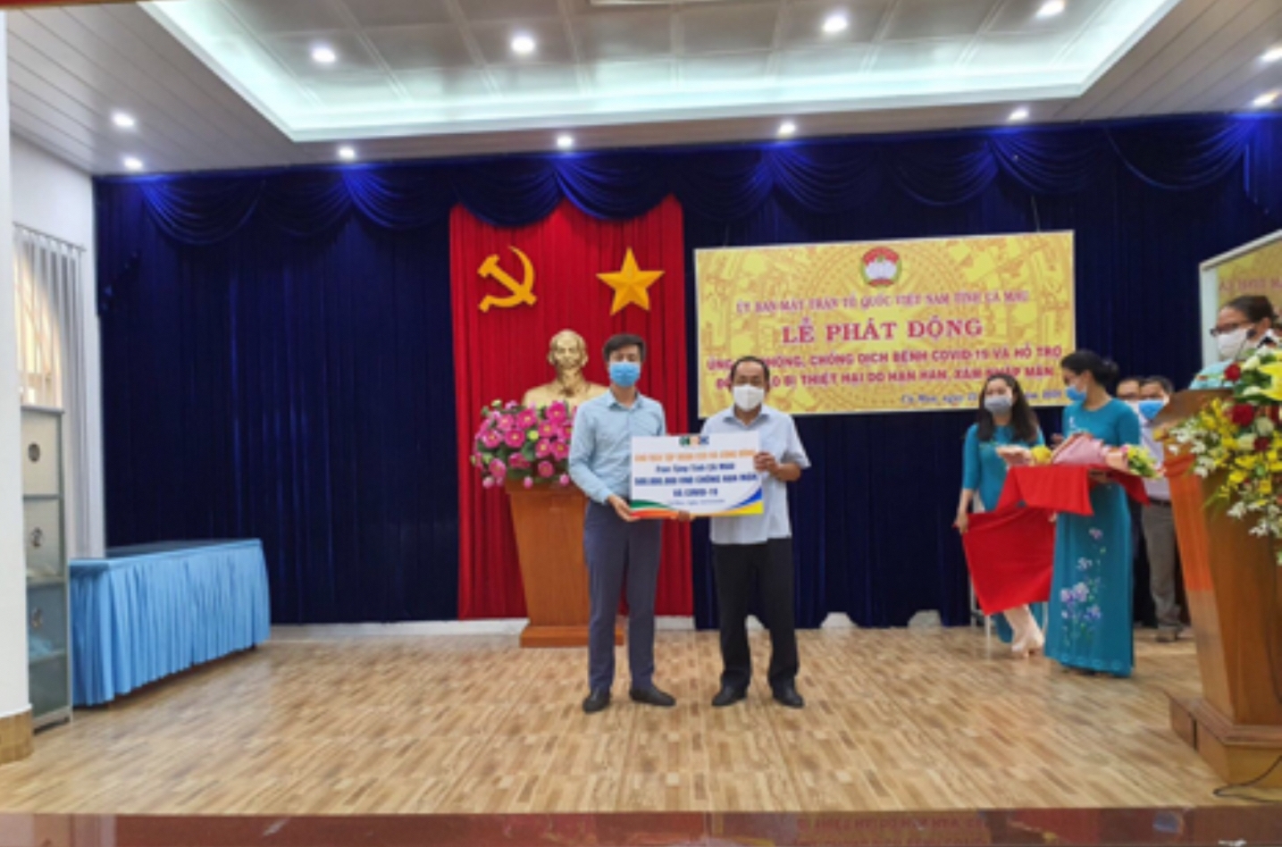 Tập đoàn CEO ủng hộ 2 tỷ đồng cùng TP. Hà Nội chống dịch COVID-19 tap doan ceo ung ho 2 ty dong cung tp ha noi chong dich covid 19