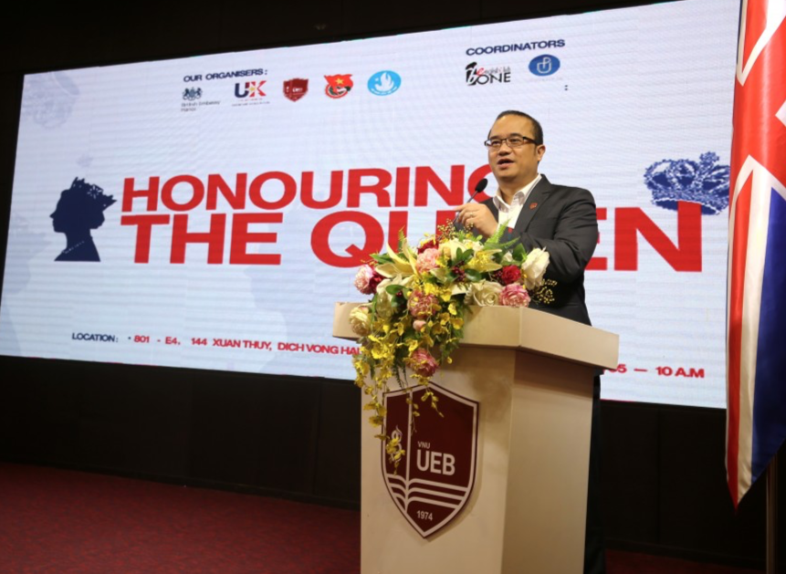 Sinh viên so tài tại Vòng Chung kết cuộc thi Hùng biện Kỷ niệm 70 năm trị vì của Nữ hoàng Anh